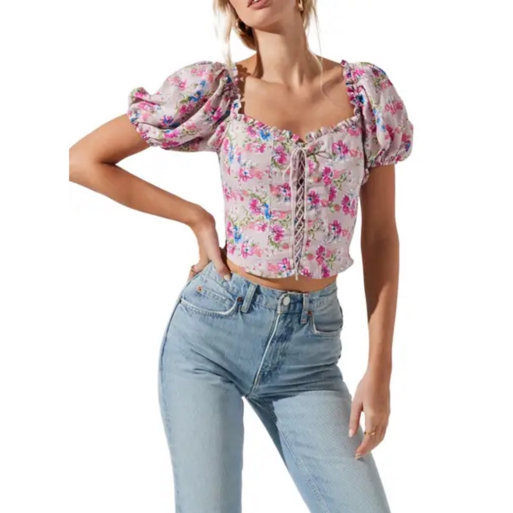 ASTR Lace-Up Floral Puff Sleeve Crop Top
